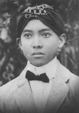 Sukarno sebagai siswa HBS di Surabaya 1916. Sumber: ANRI, SKR No. 464