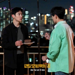 Shin Jae Ha dan Lee Je Hoon bertemu sebagai tetangga (sumber: Soompi)