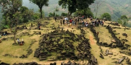 Image: https://www.dream.co.id/stories/gunung-padang-diduga-simpan-kuil-yang-terkubur-ribuan-tahun-181221m.html