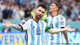 Ilustrasi gambar: seorang pesepakbola legendaris, Lionel Messi. | Dok. Matt Ford via amp.dw.com