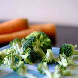 Brokoli dan wortel, makanan kaya antioksidan penangkal radikal bebas. (Sumber: Reinaldo Kevin/Unsplash)