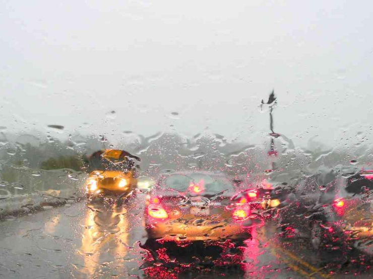 https://topdriver.com/education-blog/driving-heavy-rain/