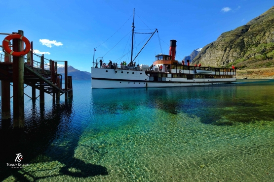 TSS Earnslaw, kapal uap legendaris di Queenstown. Difoto di sisi lain dari danau Wakatipu. Sumber: dokumentasi pribadi