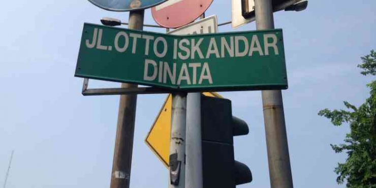 Papan nama Jalan Otto Iskandar Dinata, Jakarta Timur, Sumber: Kompas.com