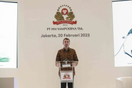 Presiden Direktur PT HM Sampoerna Tbk. mengumumkan inovasi terbaru untuk produk tembakau bebas asap, yaitu IQOS ILUMA (dok. HM Sampoerna)