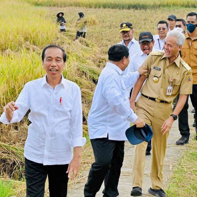 Presiden Joko Widodo, Menhan Prabowo dan Gubernur Ganjar di Kebumen (Foto by Kemensetneg)