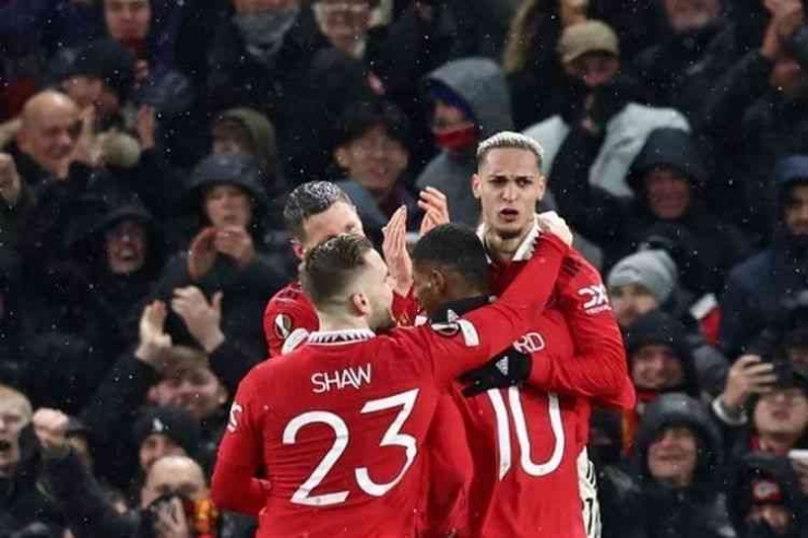 Manchester United menang 4-1 atas Real Betis di Liga Eropa 16 besar leg pertama (Foto AFP/Darren Staples via Kompas.com).