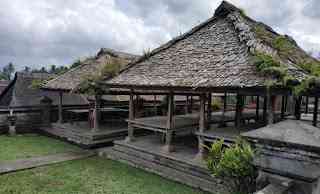 rumah kayu, gambar diambil dari koleksi pribadi