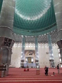 Interior Masjid Istiqlal yang megah (Dok. Pribadi)