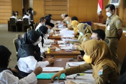 Ribuan tenaga PPPK DKI Jakarta menandatangani perjanjian kerja yang digelar di Kantor Wali Kota Jakarta Utara, Senin (25/4/2022).(Dok. Humas Pemkot Jakarta Utara)