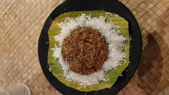 Luwa paokul, makanan tradisional Sumba Barat. Sekilas mirip tiwul (dokpri)