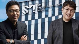 Ex-CEO SM Ent., Lee Soo Man dan ketua dewan direksi HYBE Labels, Bang Si Hyuk (Sumber gambar: Kompas.com) 