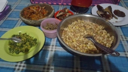 Menghadirkan jagung bose di meja makan agar anak mengenal dan mencintai makanan tradisional warisan nenek moyang mereka (dokpri)