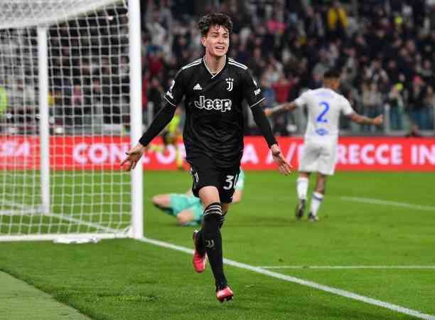 Matias Soule, pemain muda Juventus asal Argentina merayakan gol perdananya bersama Juventus di Seri A. Sumber Foto: @emaxstatman