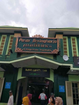 Pintu masuk Pasar Beringharjo Yogyakarta (Foto: Dok pribadi)