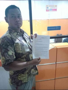 Edy Wahyono SH menyerahkan berkas di kantor Polresta Bekasi Kabupaten(dok:Gasibu)