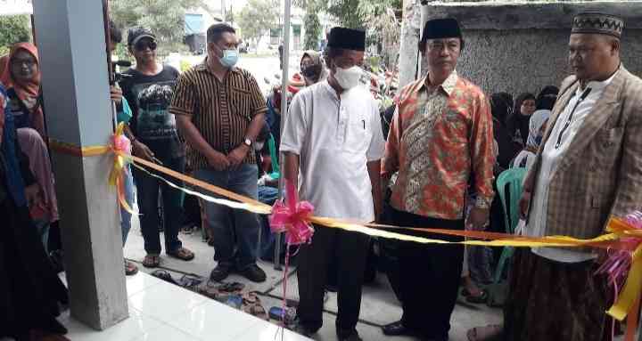 Camat Karang Bahagia,Karnadi saat meresmikan Balai Warga 07(dokpri)