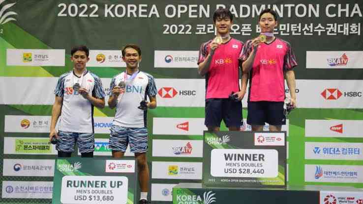 Fajar/Rian dan Kang/Seo saat di podium pemenang Korea Open 2022/ foto: bwfbadminton.com