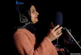 Penyanyi Nafeesa Jeelani dari Srinagar, Jammu dan Kashmir. | Sumber: Wasim Nabi/voanews.com