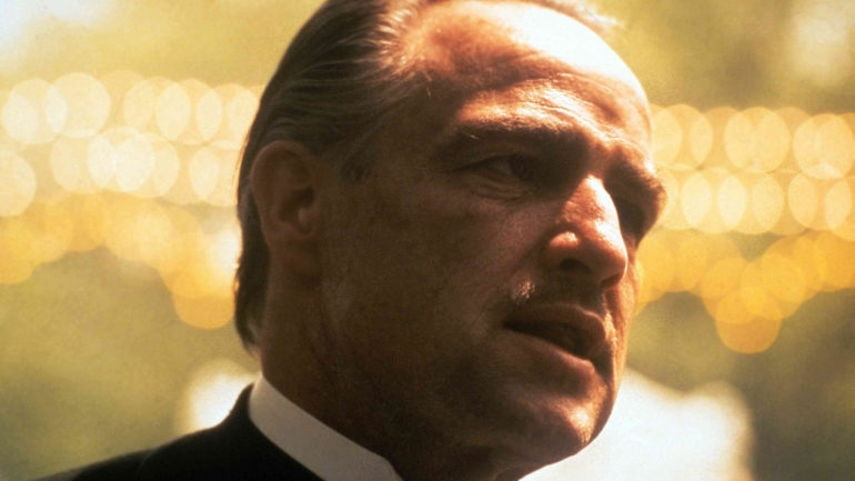 Marlon Brando dalam film The Godfather (1972), foto dari Rotten Tomatoes