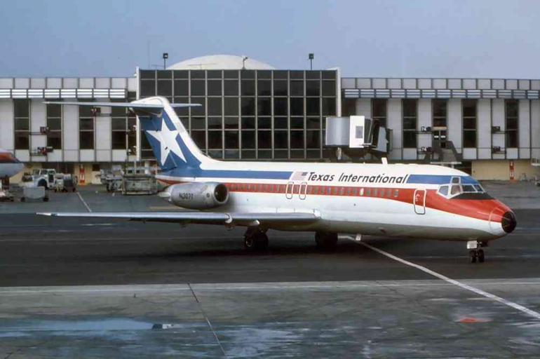 Pesawat Texas International (sumber: Wikipedia)