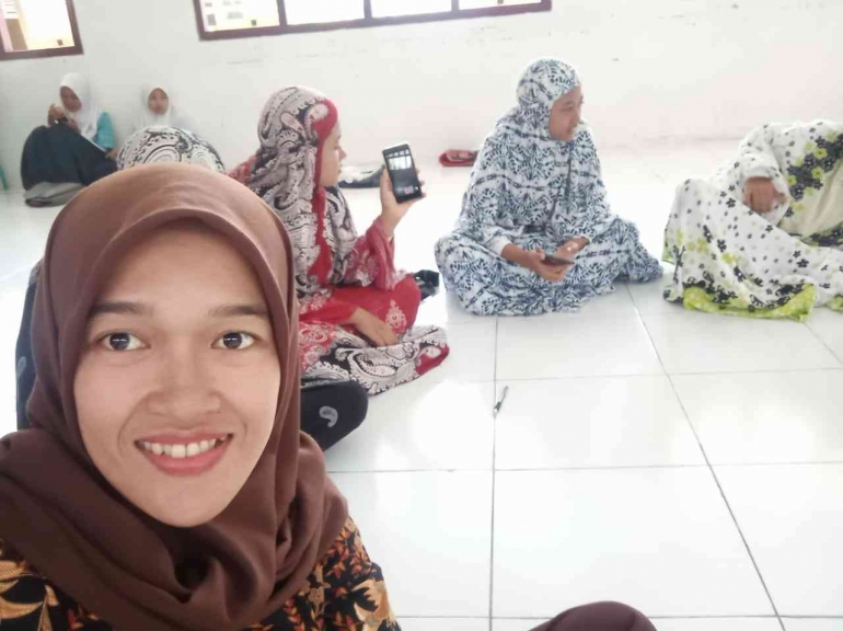 Salat dhuha dan tadarus Al Quran di SMP PGRI Mako Ramadan 2022 lalu (dokumentasi pribadi)