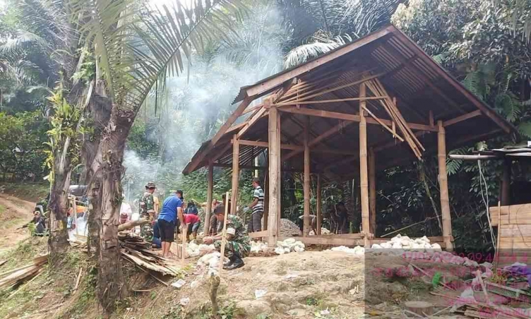 Salah satu rumah anggota jemaat yang dibedah. Sumber foto: Persekutuan Kaum Bapak  Gereja Toraja