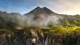 Gunung Merapi (Sumber : travel.detik.com)