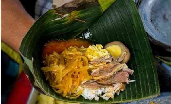 Penyajian nasi liwet khas Solo surakarta.go.id