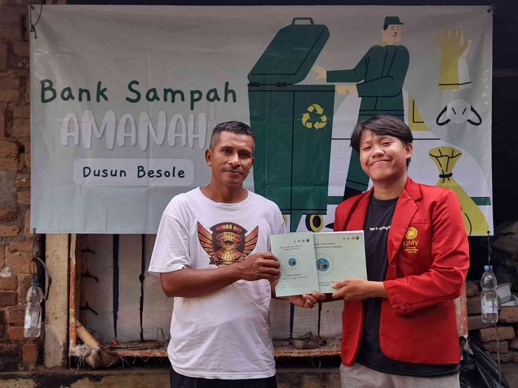 Pendirian Bank Sampah Amanah Dusun Besole (Sumber: PDD KKN UMY 202)