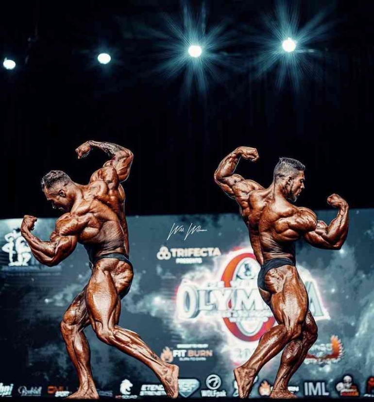 Chris Bumstead (Kiri) dan Ramon Dino (Kanan) (Dok. Mr. Olympia 2022)