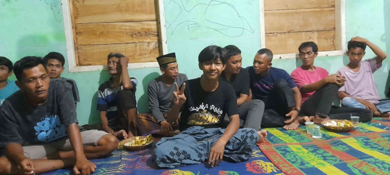 Semangat kaum bapak di dusun Semoga Jaya, Kp Gunung Katun dalam menyusun program dusun berbasis aset (dokpri)