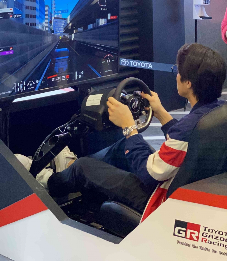 Menjajal Serunya GR Simulator di Booth Toyota yang Super Luas dan ...