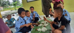 Sumber : Dokpri ( murid TKIT Salam _Makan bersama)