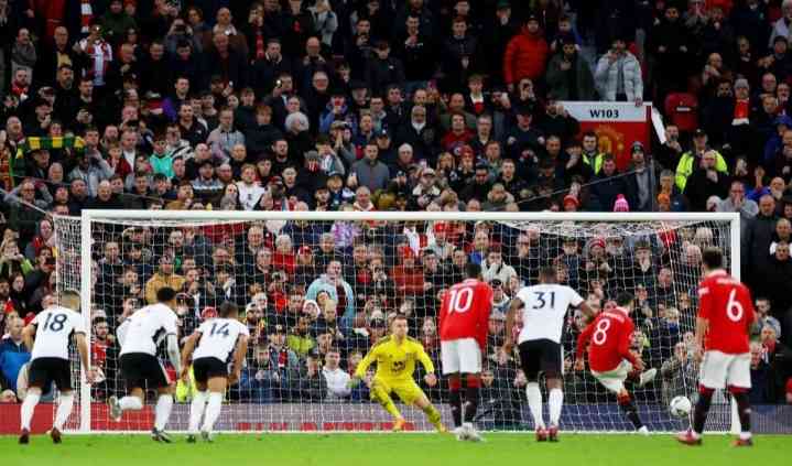Laga pertandingan Manchester United Vs Fulham pada piala FA di Old Trafford, Minggu (19/3/2023). (Foto: Carl Recine/Reuters). 
