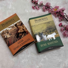 Dua buku dari antara banyak buku Pramoedya yang alur ceritanya sangat menyentuh hati | Foto: Dokumentasi pribadi
