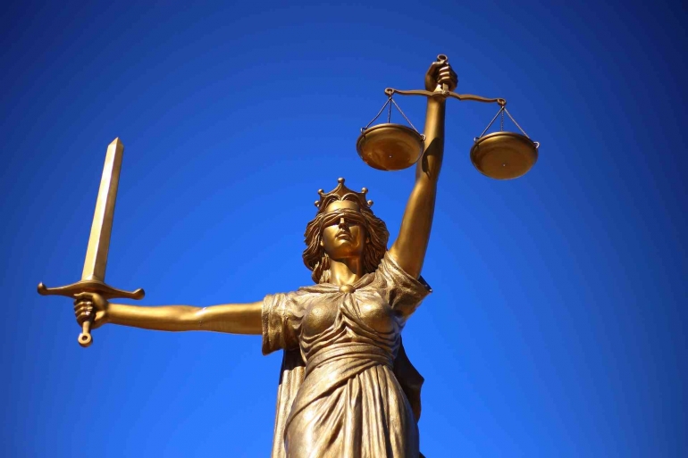 Ilustrasi simbol keadilan dalam pengadilan. Sumber: Pixabay/WilliamCho 