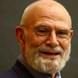 Oliver Sacks berbicara di depan para neurolog di Columbia University pada 3 Juni 2009. Sacks adalah guru besar Columbia University sejak 2007, juga penulis buku-buku terlaris, termasuk 