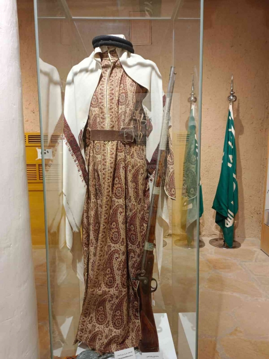 motif pakaian perang orang arab saudi dahulu (dokpri)