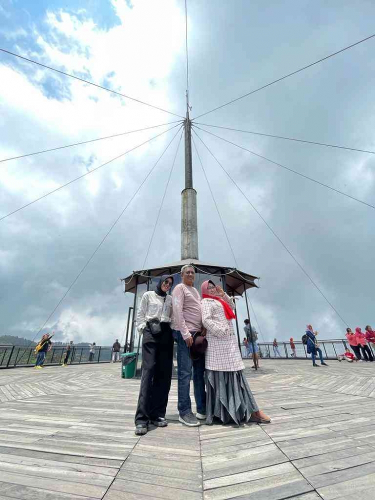 lantai 2 Bromo Hillside Seperti di menara atau serasa di kapal (sumber gambar: Hamim Thohari Majdi)