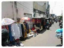 Pasar loak Puntuk Madiun. Foto by AdaKitaNews.com/2017