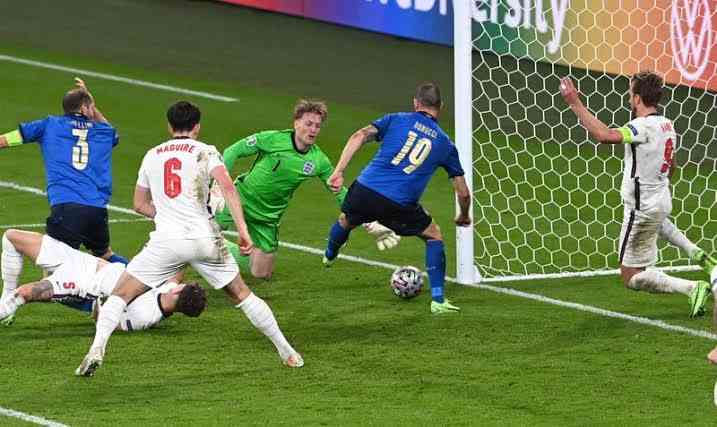 Duel Inggris versus Italia di final Piala Eropa 2021/ foto: theguardian.com