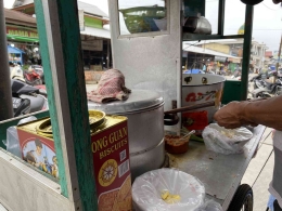 Paman Bubur Ayam yang berjualan di sekitar Pasar Kemuning (Dokumen Pribadi : Riduannor/Istimewa)