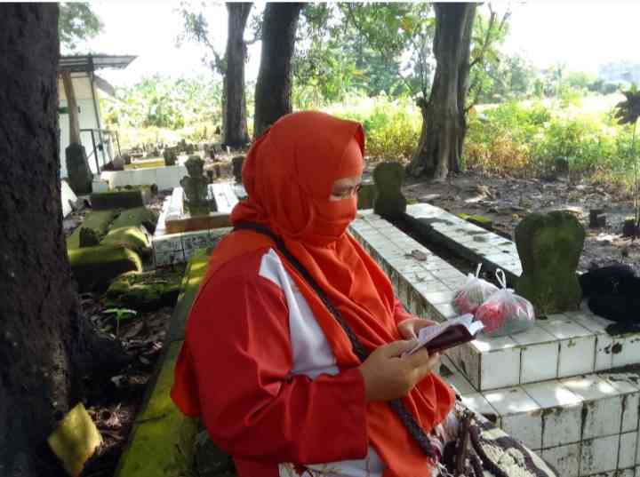 Nyekar di Makam Mbah Joko (dokpri) 