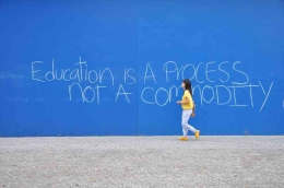Pendidikan adalah proses, bukan komoditas. Sumber: philosophersforchange.org