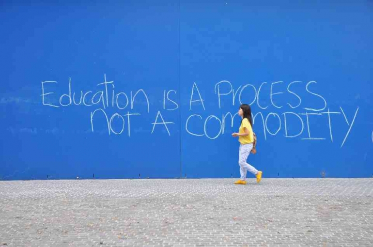 Pendidikan adalah proses, bukan komoditas. Sumber: philosophersforchange.org