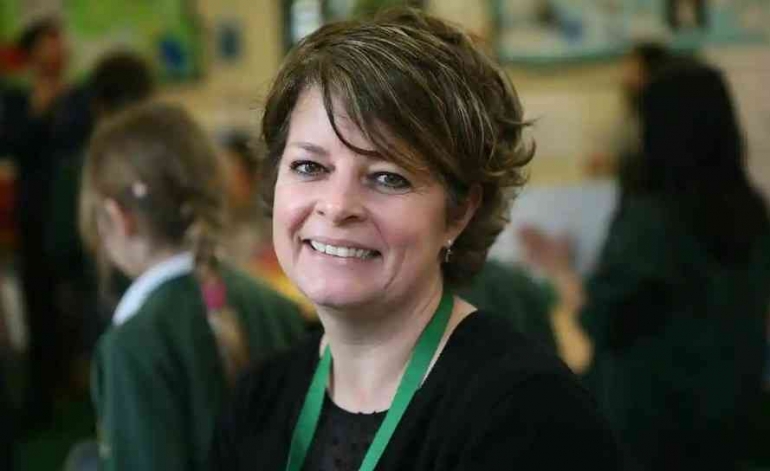 Ilustra gambar. Ruth Perry  Kepala Sekolah Caversham Primary School. Photograph: Brighter Futures for Children (https://www.theguardian.com/)