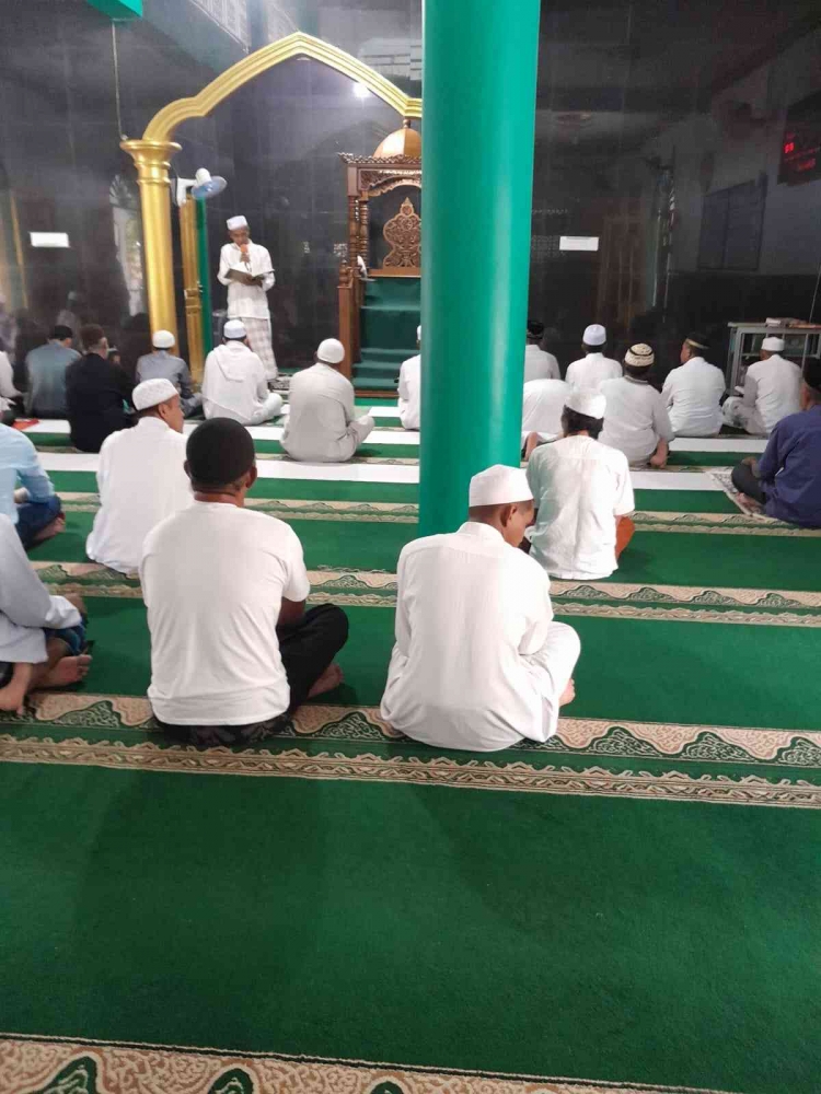 Pak Suyono bendahara masjid (dokpri)