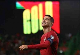 Cristiano Ronaldo (Kapten Timas Portugal) menyumbang 2 gol ke gawang Liechtenstein, membawa kemenangan 4-0 (foto : Reuters)