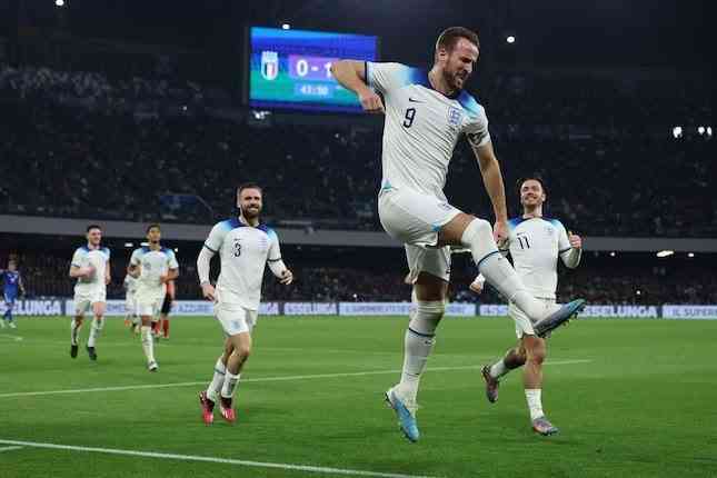 Harry Kane Merayakan gol kegawang Italia/AP Photo